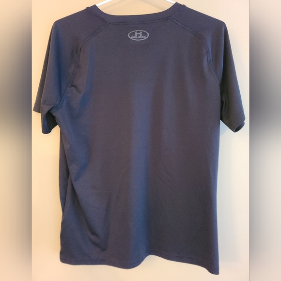 Under Armor Tee. Youth XL. LOOSE FIT. Fit's like men's small. - Picture 2 of 5